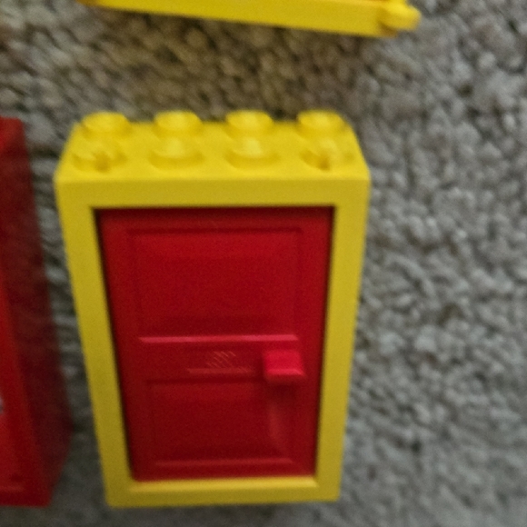 LEGO Vintage Building Block Window and Door Set - Red and Yellow - Picture 2 of 13